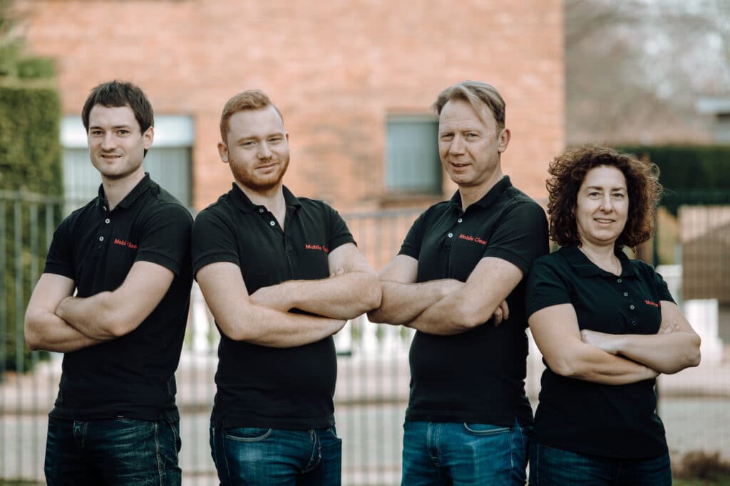Het Mobile Clean Team - vlnr: Kenneth, Jonathan, Dirk & Katleen